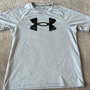 Under Armour heat gear t-shirt youth S